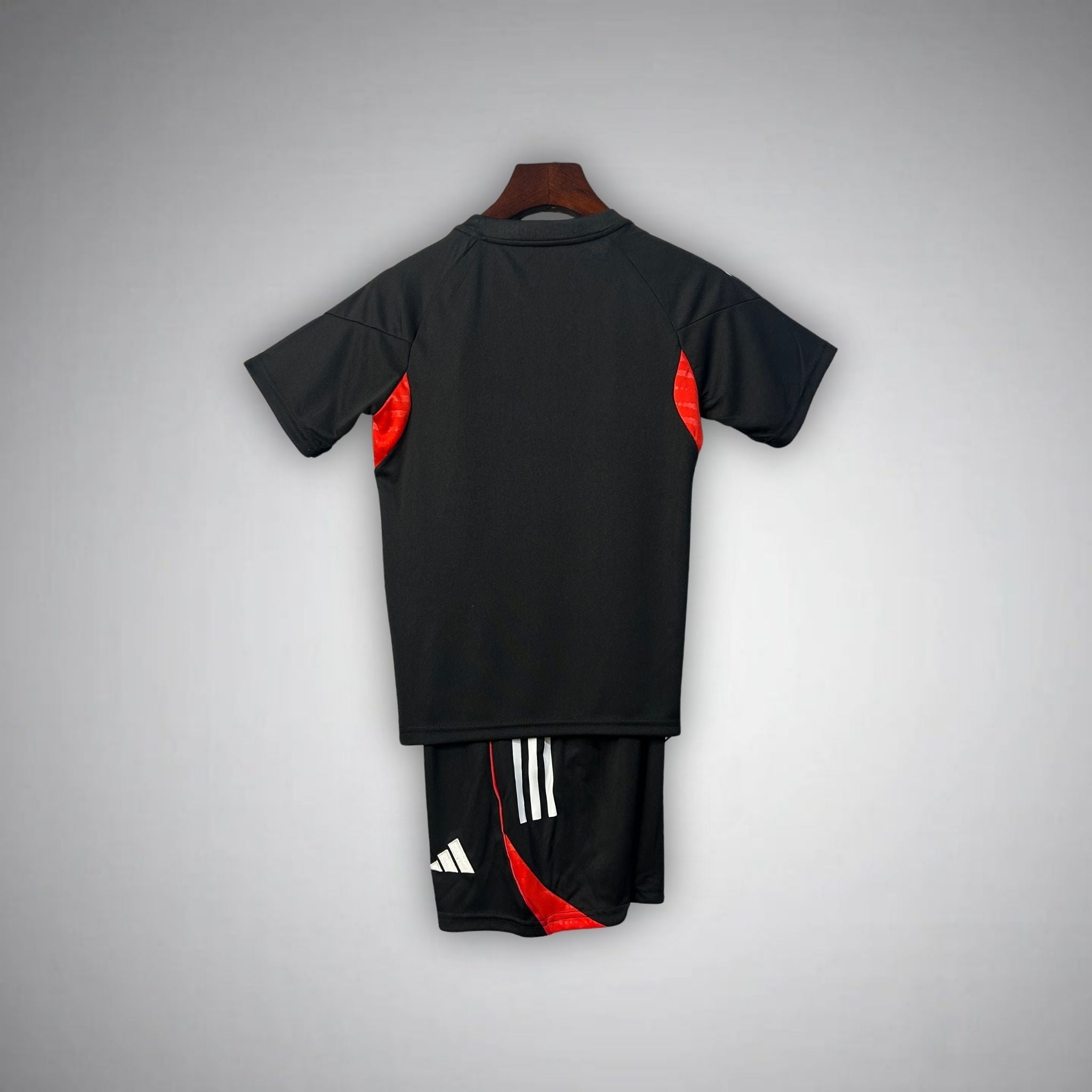 25/26 SL Benfica Training Kids Size Kit from FootballPrestige.shop - Premium Concept kits