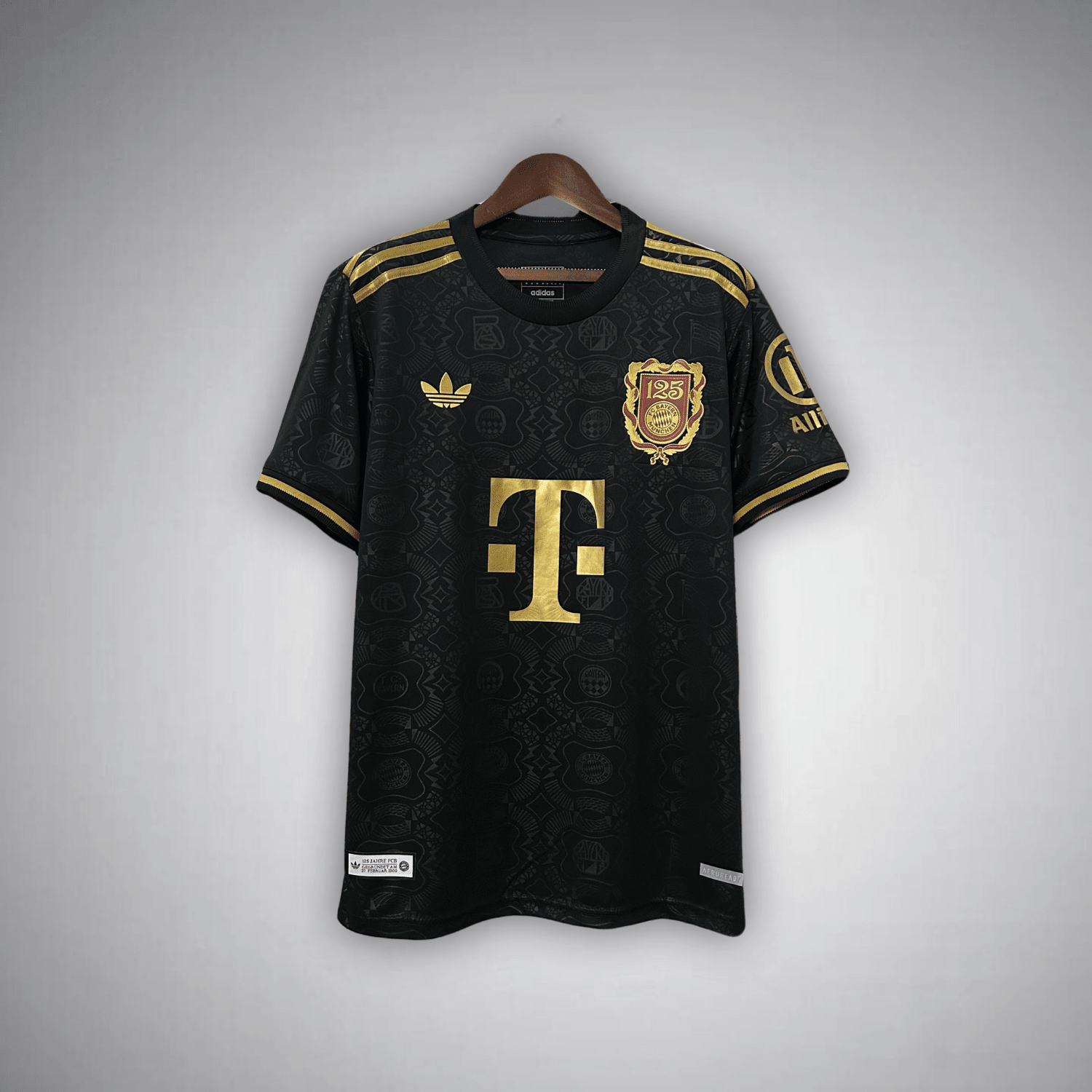 FC Bayern "Luxe Chrome" Premium Kit from FootballPrestige.shop - Premium Concept kits
